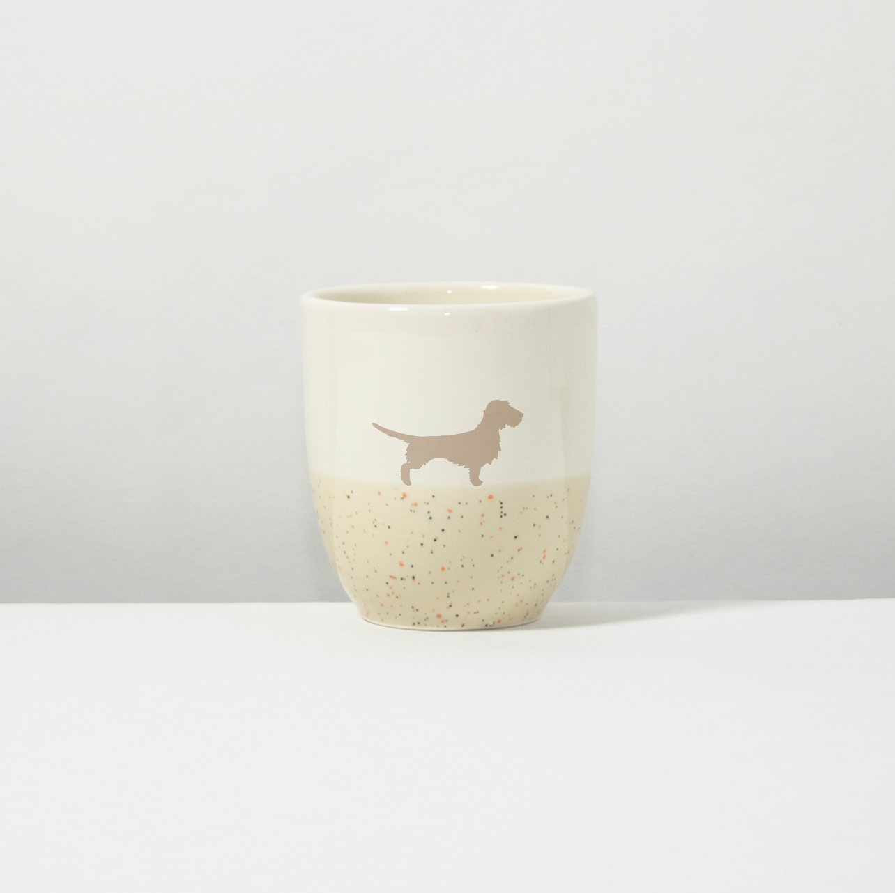 Becher Rauhaardackel Sand