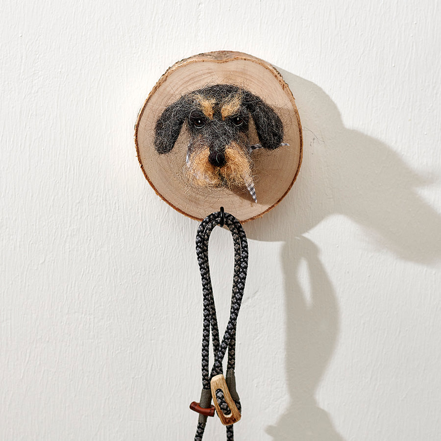 Leinhalter mit Filzdackel von Alma & Gustl