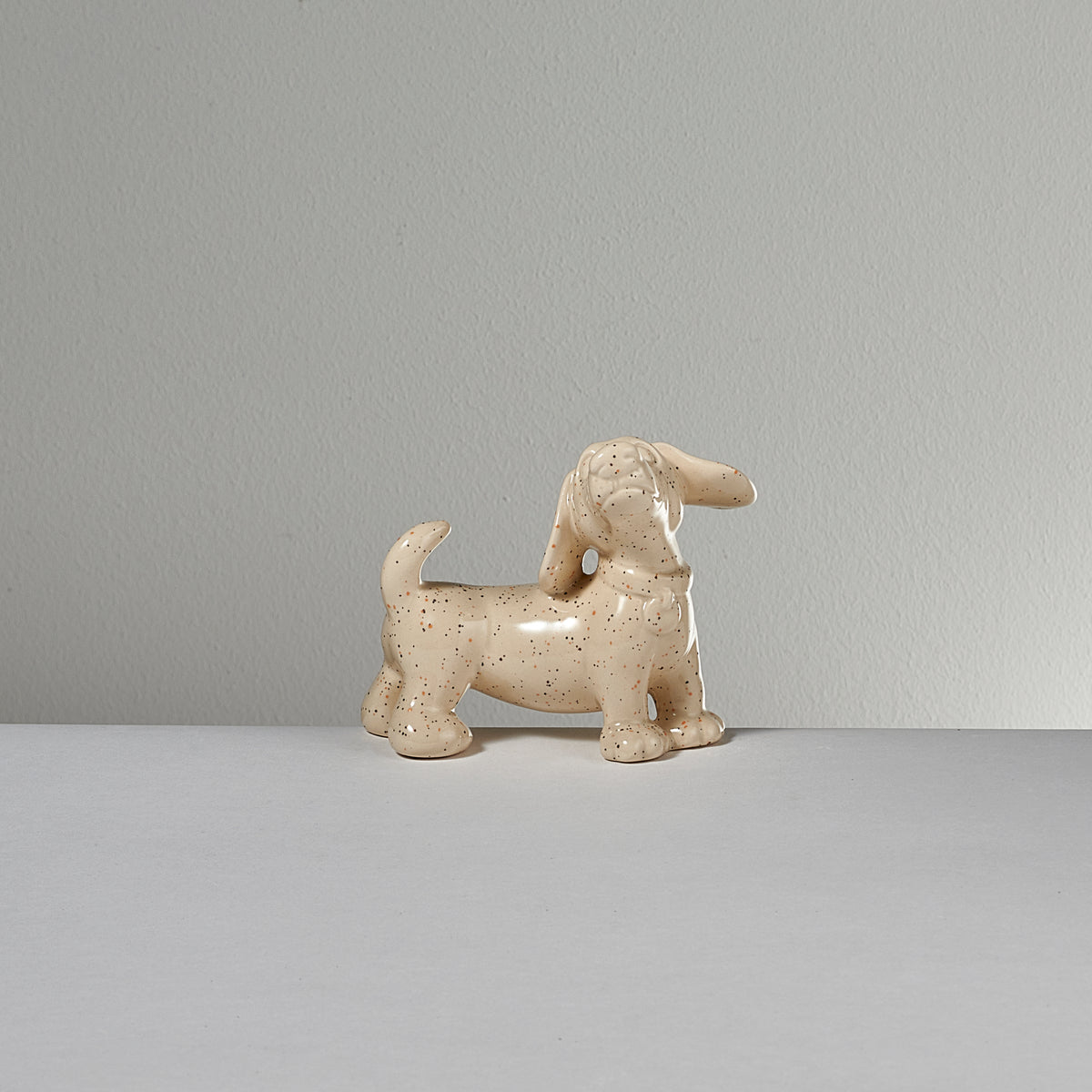 Deko Dackel aus Keramik in Farbe Sand