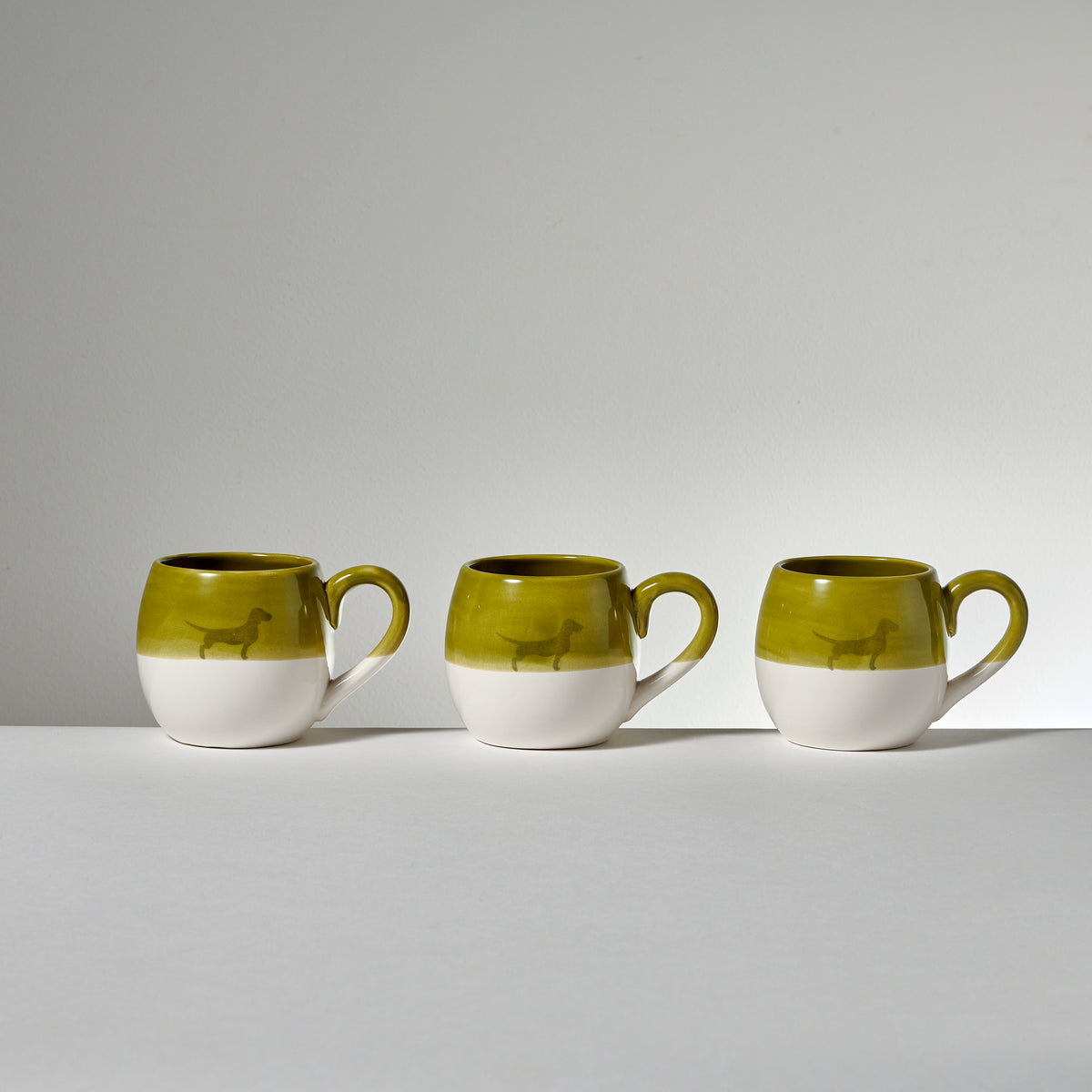 Keramik Dackel Tasse olivegrün von Alma & Gustl